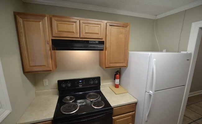 Kitchen - 1017 Seville Ave