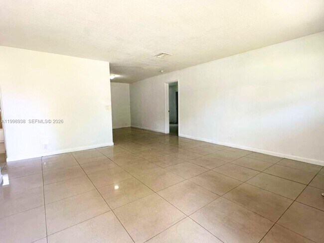 Foto del edificio - 623 NW 3rd Ave