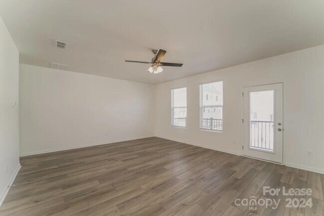Foto del edificio - 5036 Ragsdale Dr