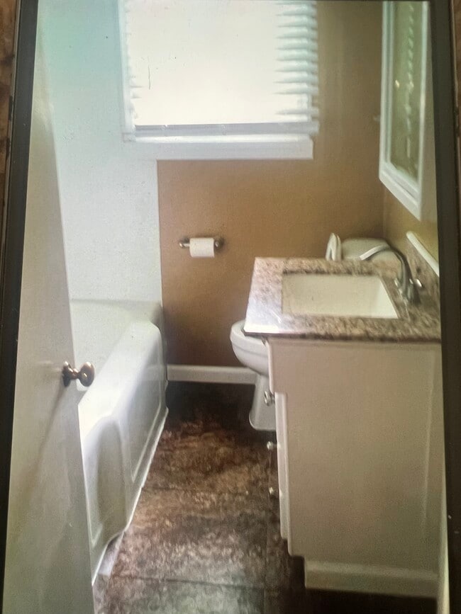 Bath - 444 Forest Hill Dr