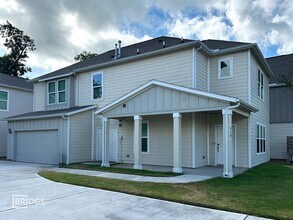 Building Photo - 318 Huisache St
