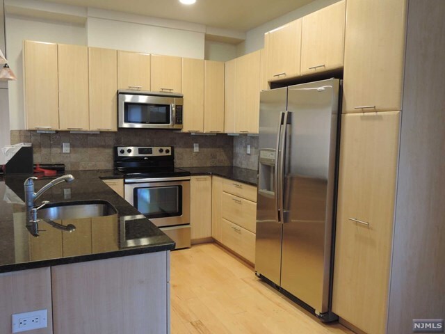 Foto del edificio - 207 Woodside Ave