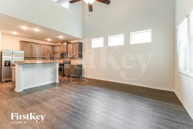 Foto del edificio - 321 Lk Wy Cir