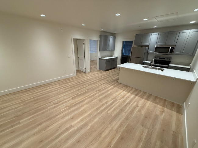 Building Photo - 849 Spring St