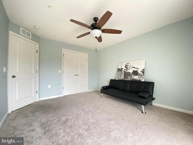 Foto del edificio - 14823 Chrysler Ct