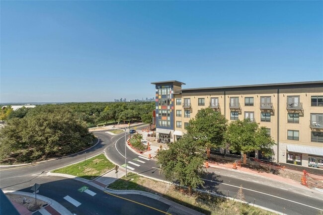Foto del edificio - 1701 Simond Ave