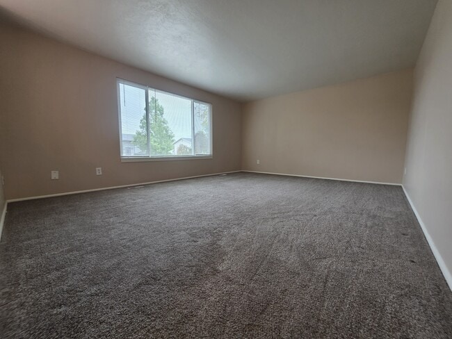Building Photo - 360 Belaire Cir