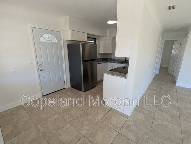 Building Photo - 4525 29th Ave S