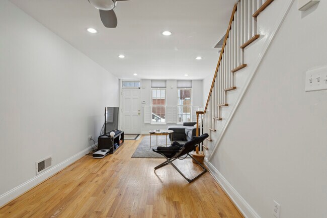 Building Photo - 1239 S Warnock St