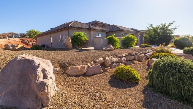 Building Photo - Beautiful 4 Bedroom Home!