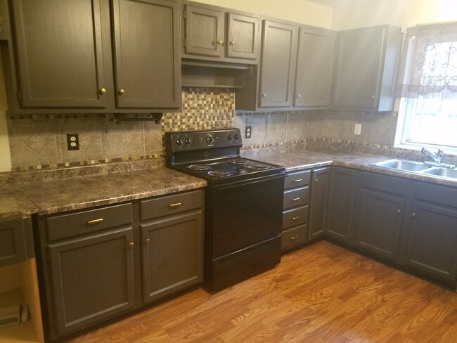 Building Photo - 1820 Bluebird Dr