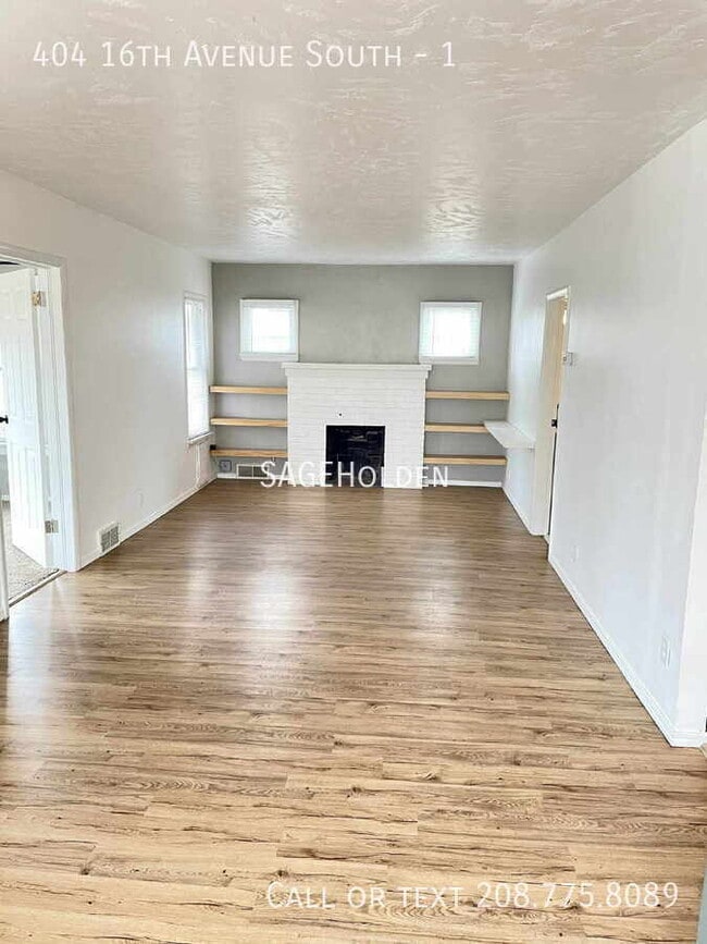 Building Photo - 404 16th Ave S