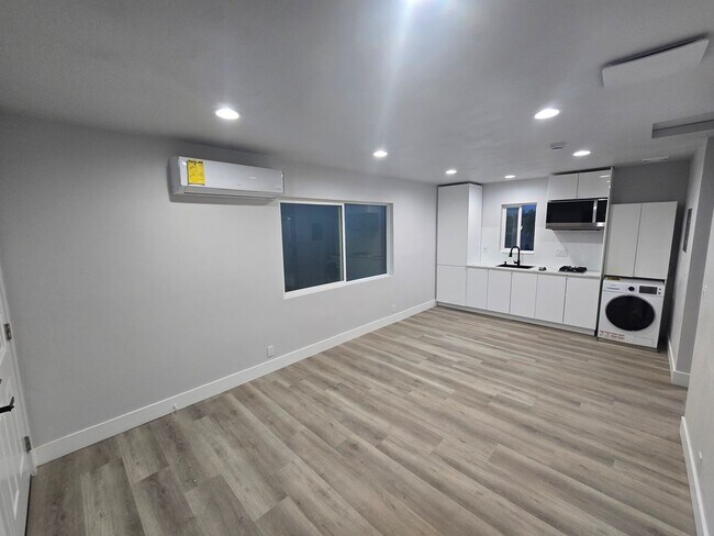 Foto del edificio - Beautiful new ADU for lease