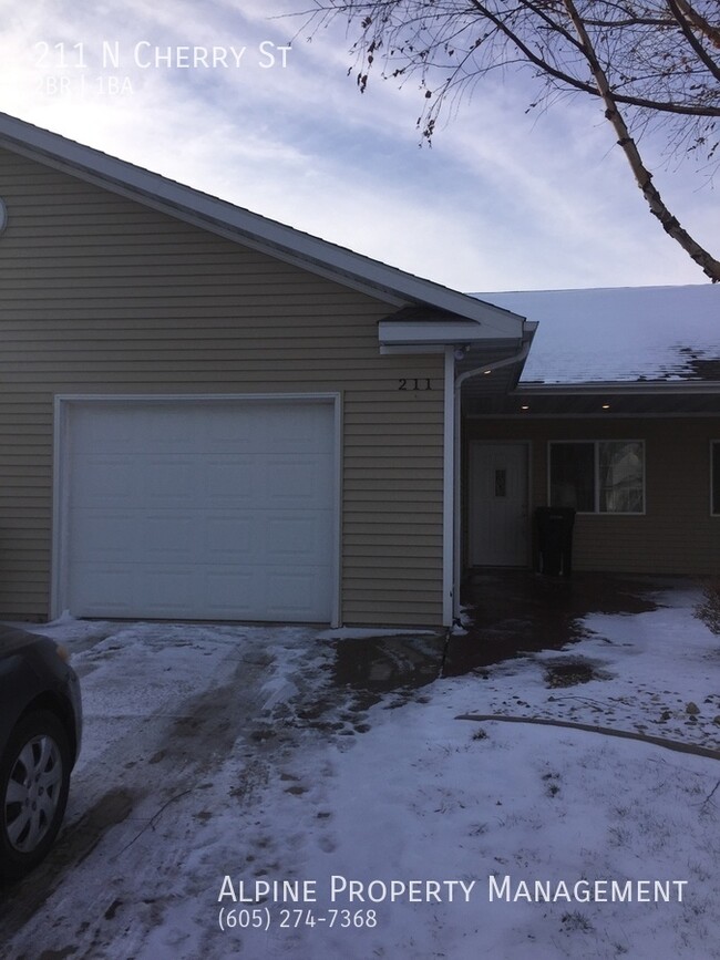 Building Photo - 2 Bedroom Twinhome For Rent in Lennox, SD!!