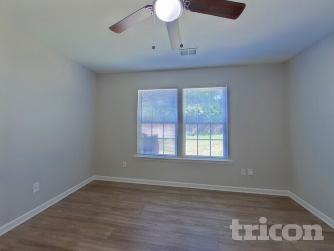 Building Photo - 225 Eagle Pointe Dr