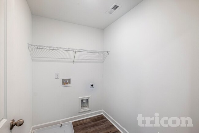 Building Photo - 174 E Rdg Wy