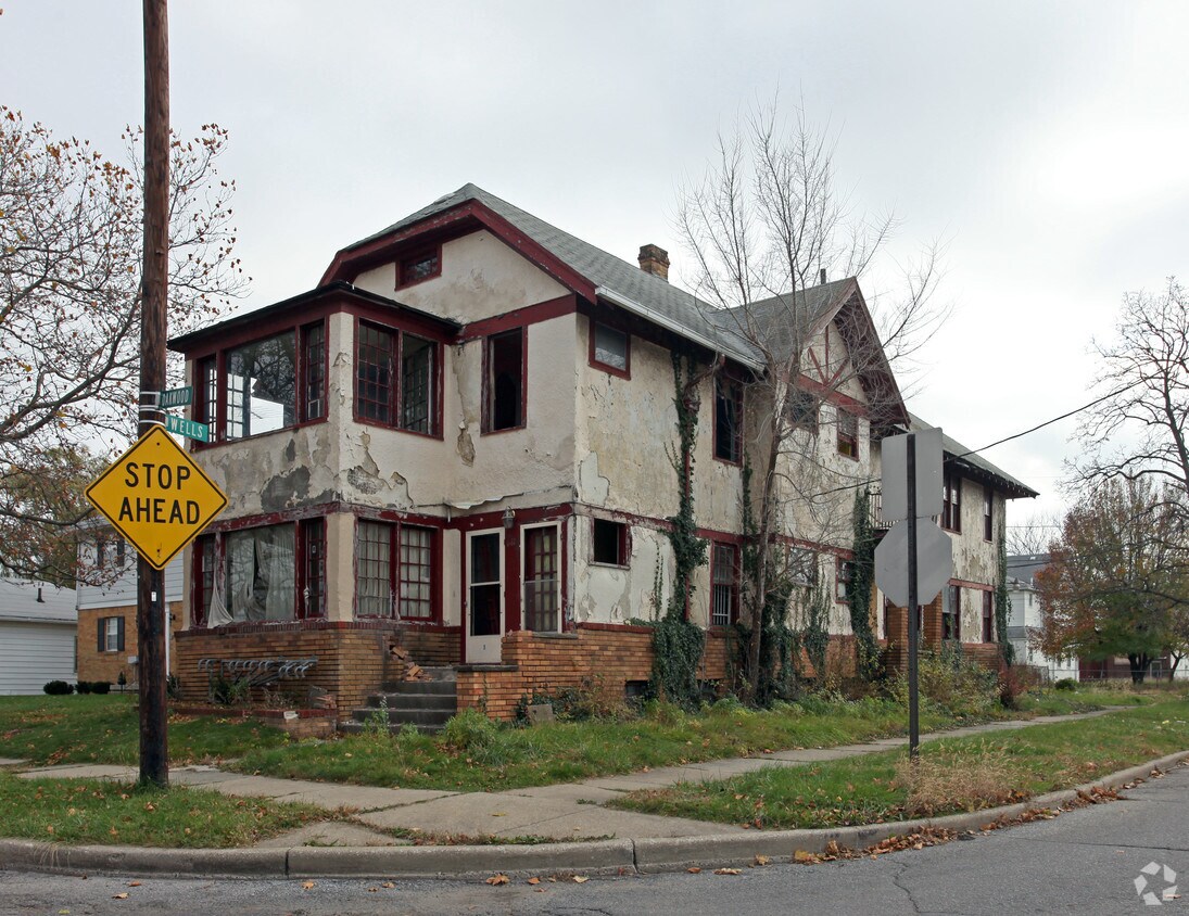 Primary Photo - 661 Oakwood Ave