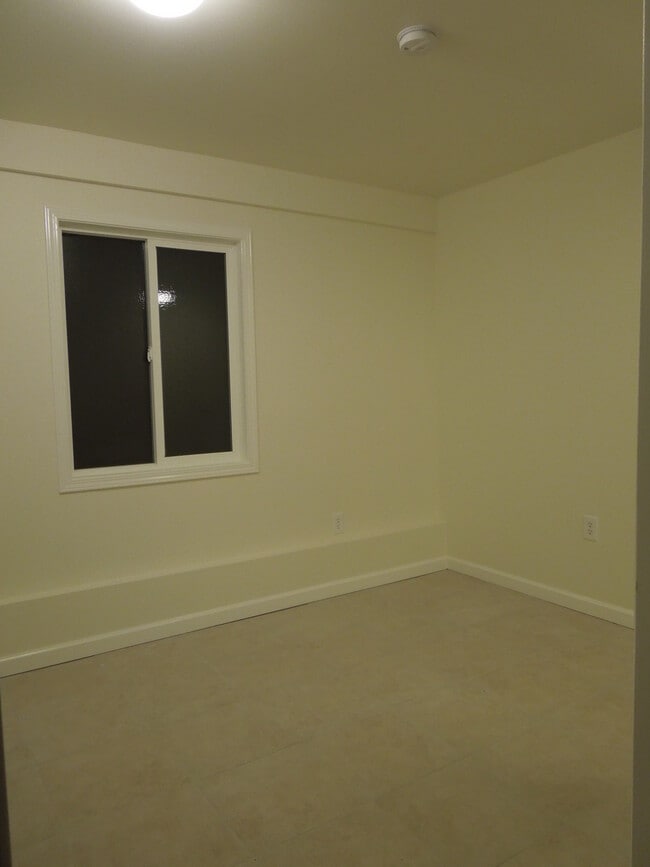 Building Photo - 250 Allen Dr