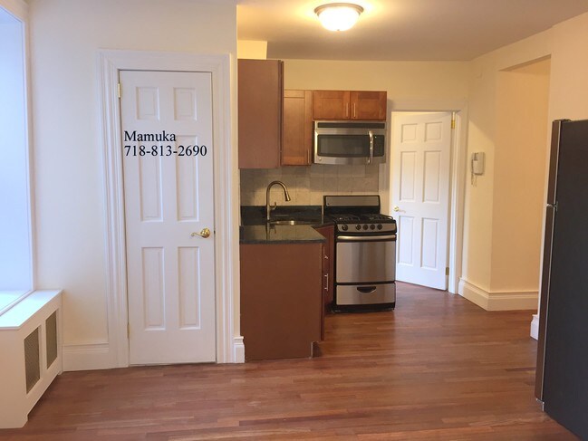 Building Photo - 417 W 43rd St