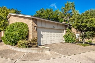 Building Photo - 3704 Hulen Park Dr