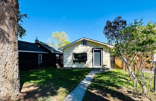 Building Photo - Beautiful 2-Bedroom Home Near UM with Spac...
