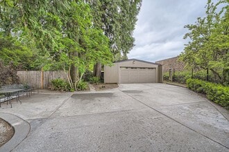 Building Photo - 2851 Evergreen Point Rd