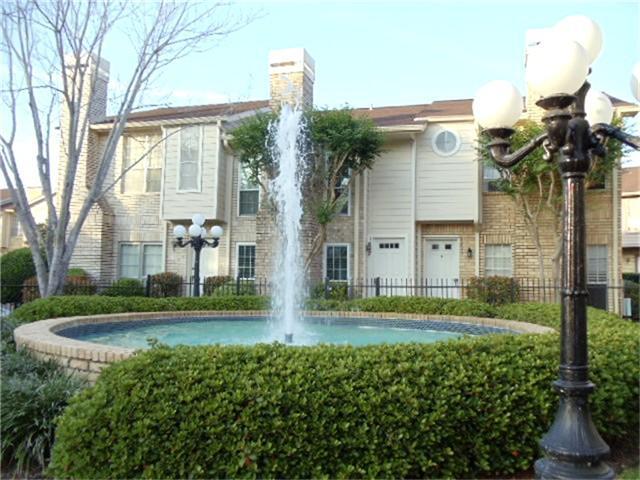 Fuente en la entrada de la propiedad - 7575 Cambridge St