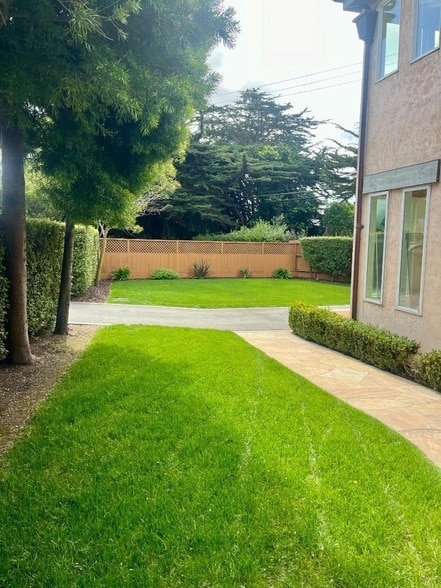 Building Photo - 445 Purisima Way