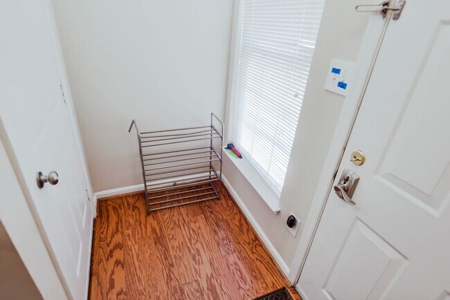 Foto del edificio - 5003 Hollington Dr