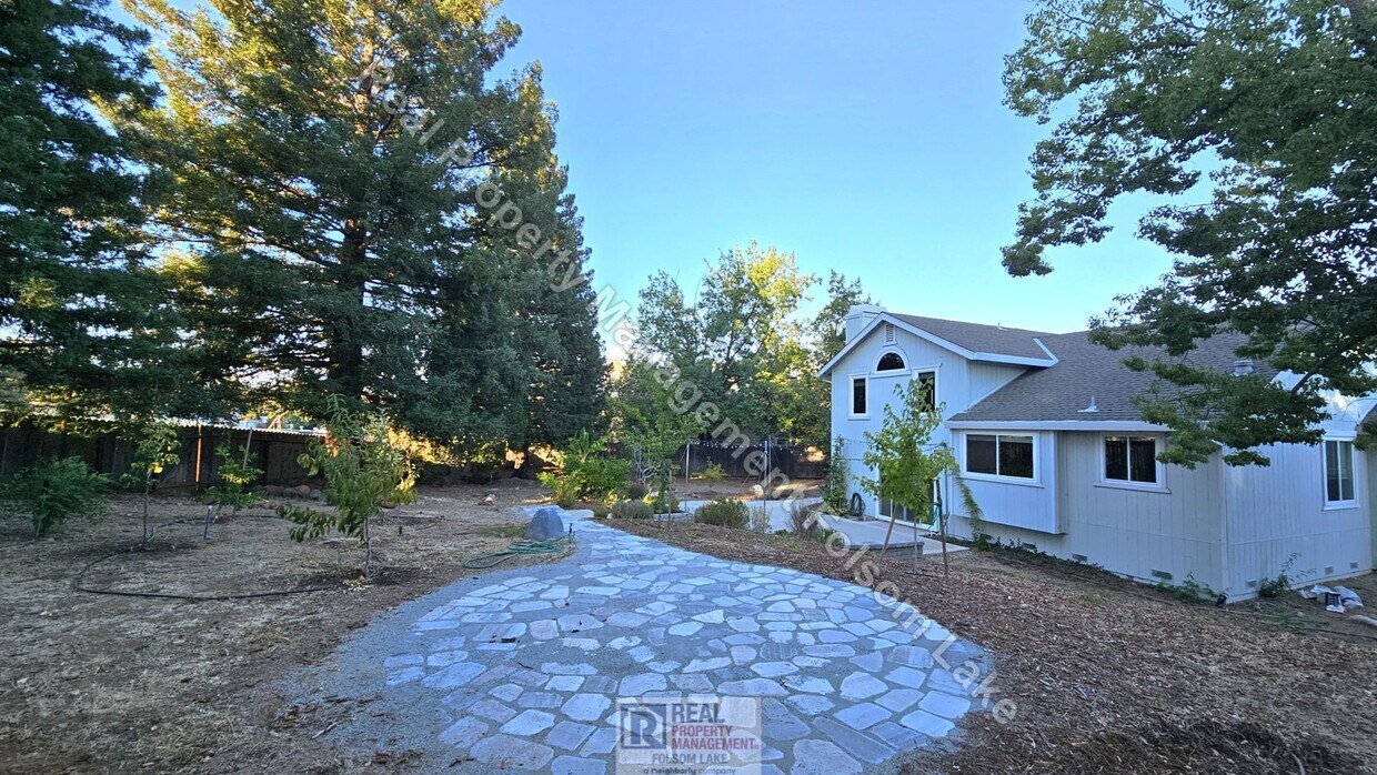 Foto del edificio - Coming Soon! Spacious 4 Bedroom Home Backing to Open Space in Folsom