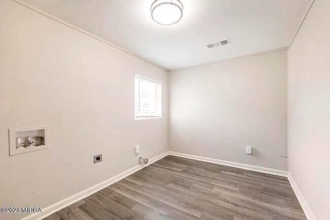 Foto del edificio - Rogers Ave