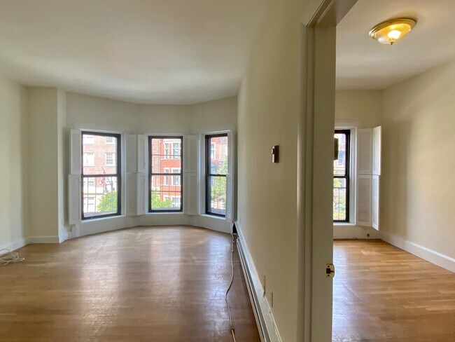 Building Photo - 529 Beacon St