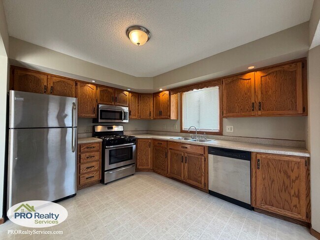 Foto del edificio - 5642 Royal Oaks Dr