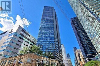 Building Photo - 832 Bay St.