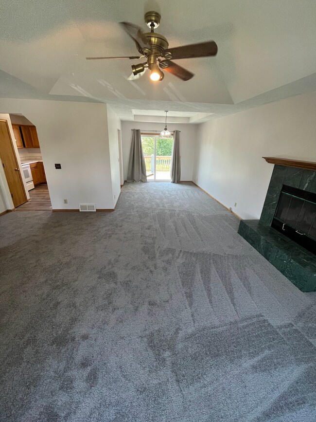 Foto del edificio - 4-Bedroom Plattsmouth Home with Lake Access!!