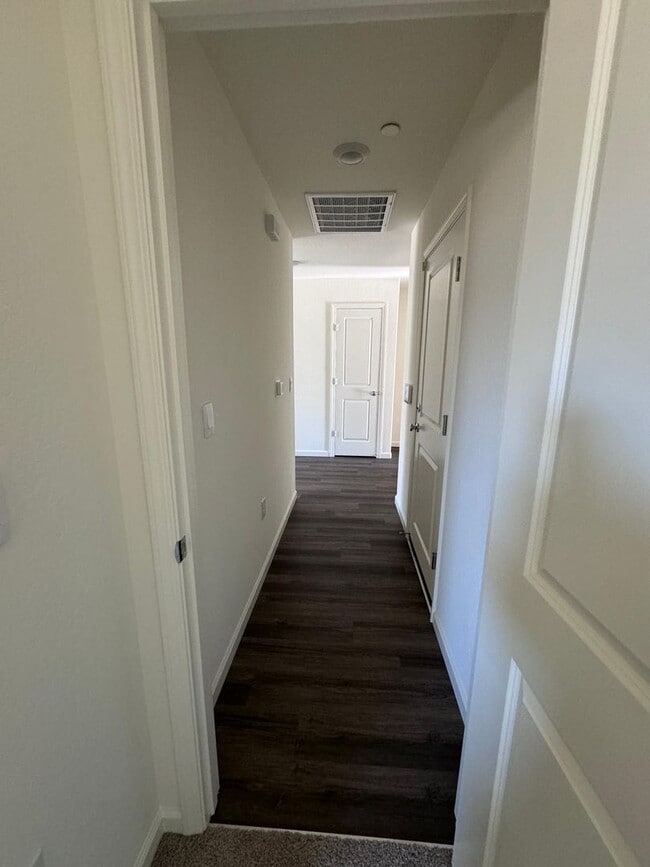 Building Photo - Beautiful new home with solar for rent in ...