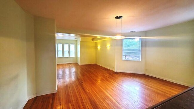 Foto del edificio - 3 bedroom in Chicago IL 60649