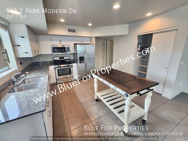 Building Photo - 941 E Park Modern Dr