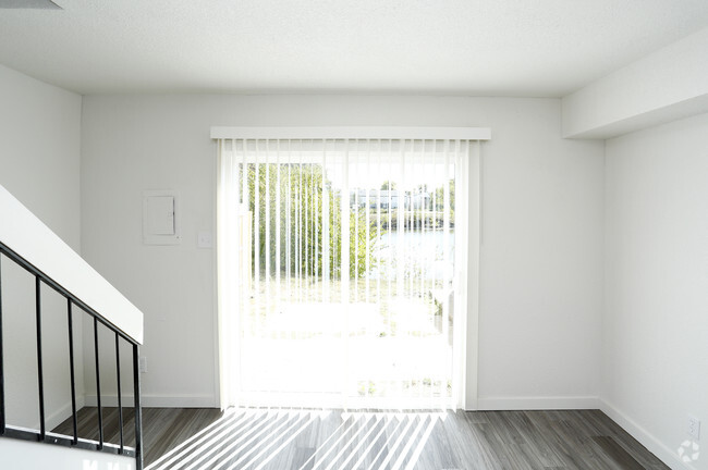 Dining Room - Waterfront Terrace