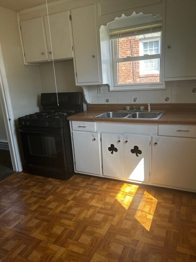 Foto del edificio - 2bd Single Lee/Harvard Section 8/Cash Pay