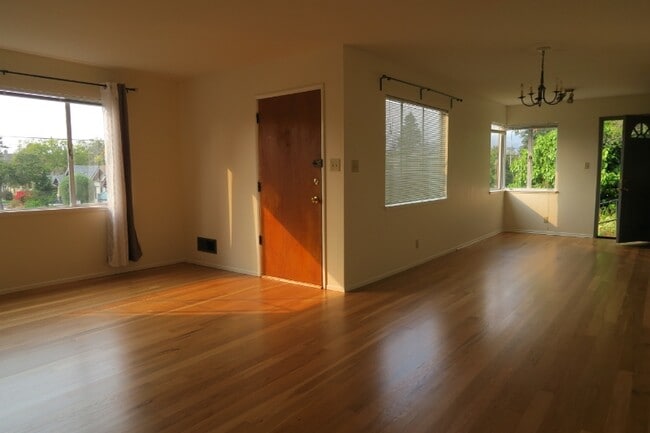 Photo - 5130 Manila Ave Apartment