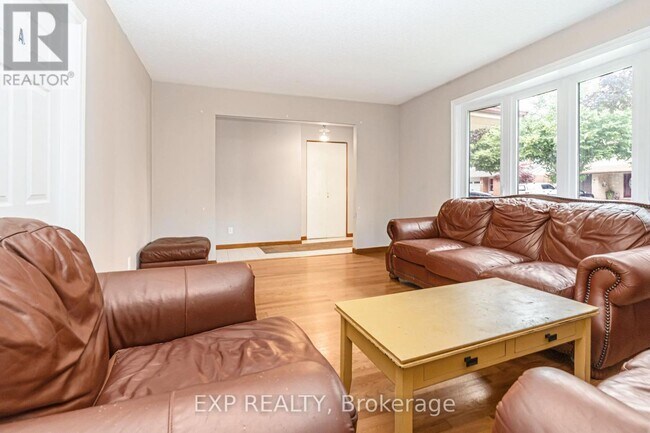 Building Photo - 115 Scenic Wood Crescent