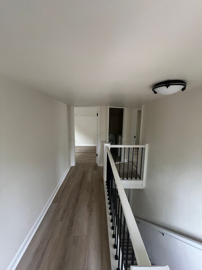 Foto del edificio - Beautifully Renovated 4-Bedroom Home with ...
