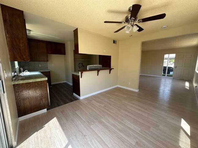 Building Photo - 1423 Edgewood Dr