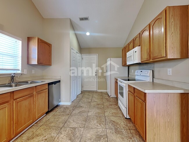 Building Photo - 5018 Thornton Dr