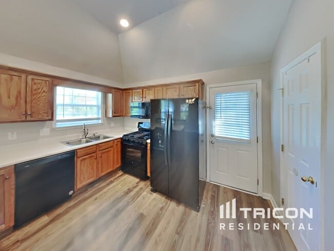 Building Photo - 1765 University Dr