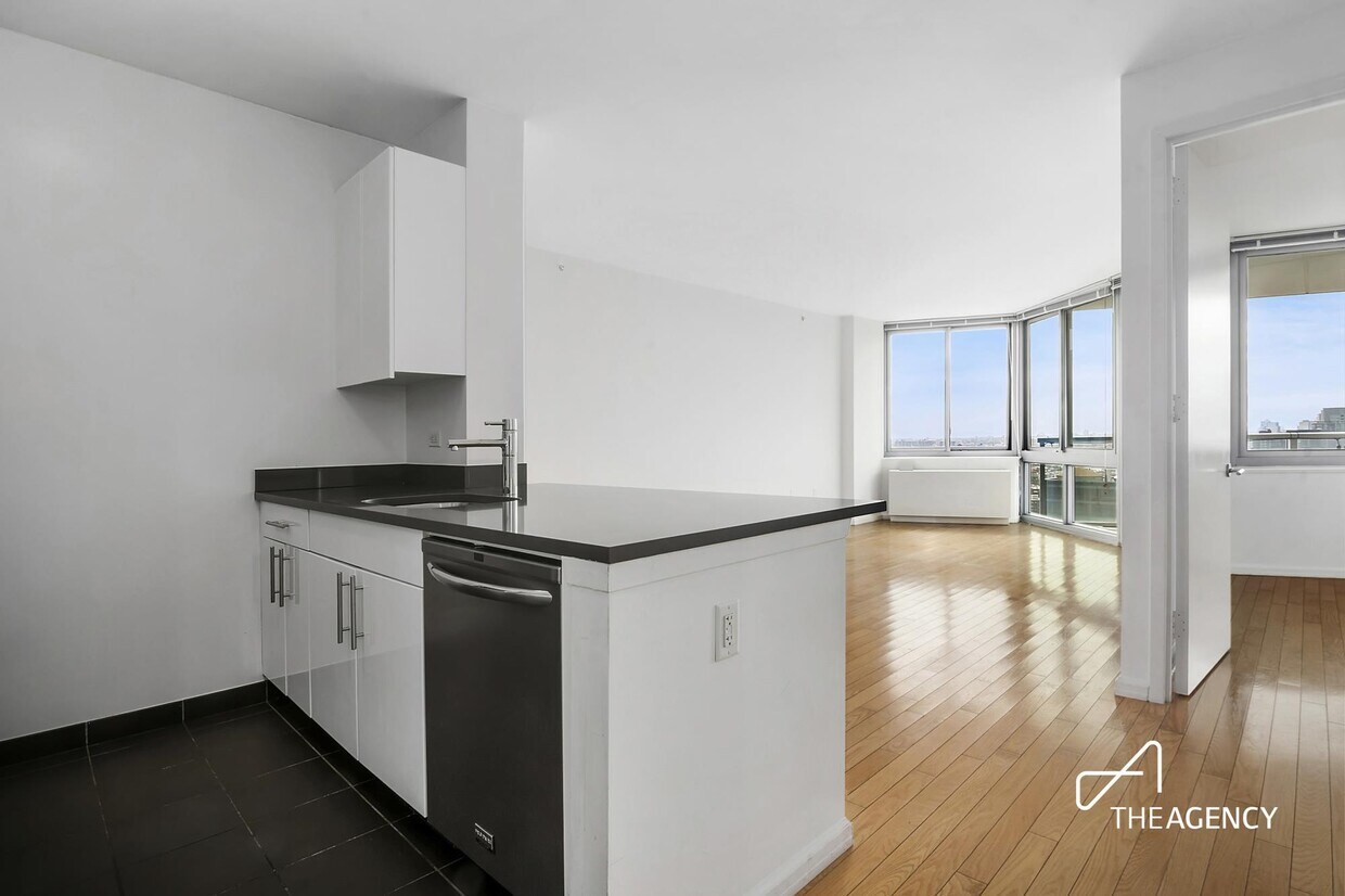 4615 Center Blvd Unit 3802, Queens, NY 11109 Room for Rent in Queens