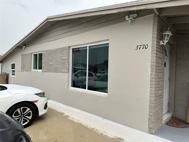 Building Photo - 3770 SW 58th Terrace