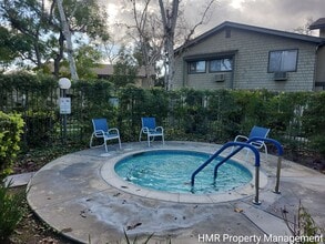 Building Photo - 960 E Bonita Ave