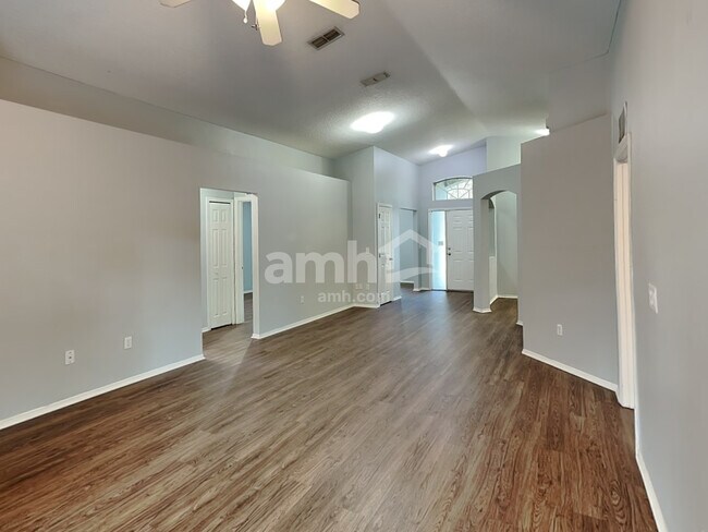 Foto del edificio - 2328 Hickory Pine St